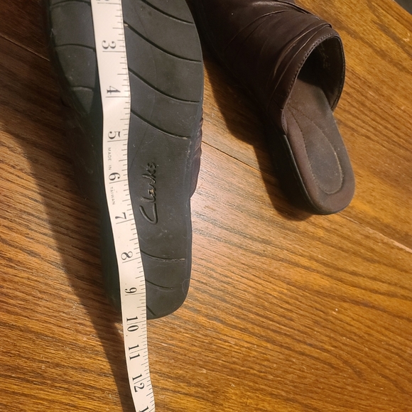 Clarks Women's Brown Leather Slip On 7 N - Picture 3 of 6